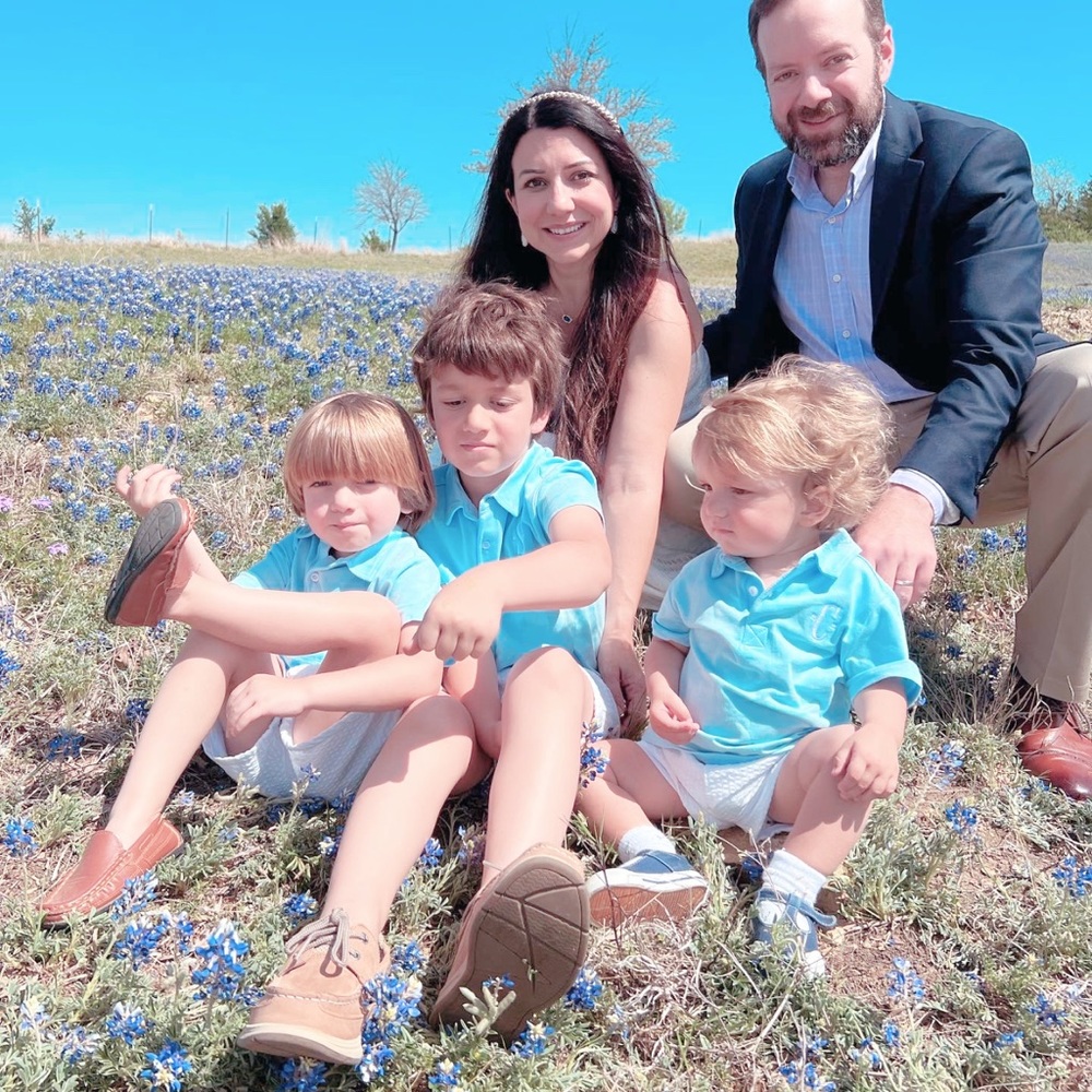 Meet your Posher, Mona